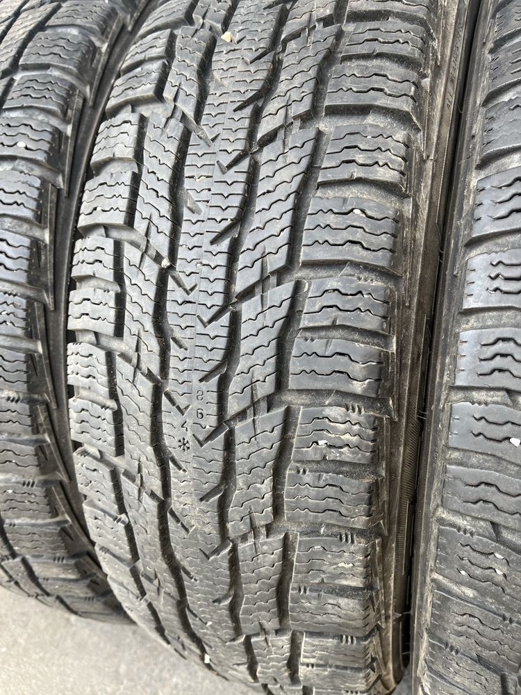 4 бр. гуми за бус 205/75/16C Nokian DOT 1419/2518 2x8 mm 2x6,5 mm