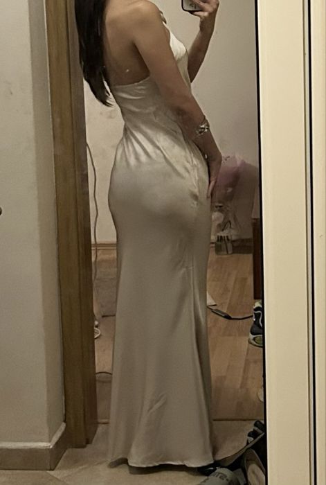 Елегантна сатенена рокля