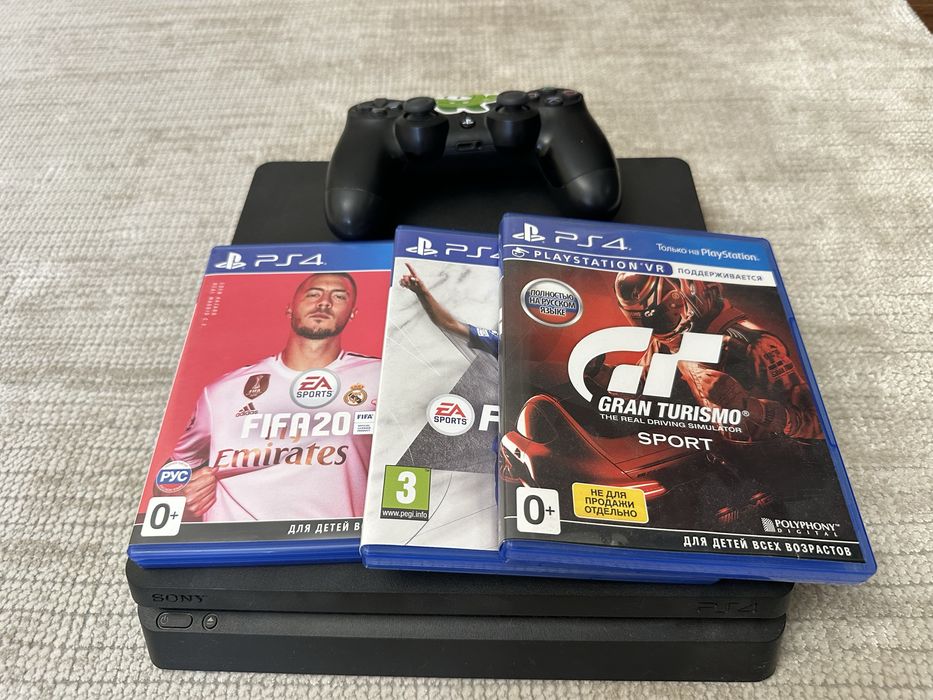 Ps4 в идеальном состоянии с играми и джойстиком