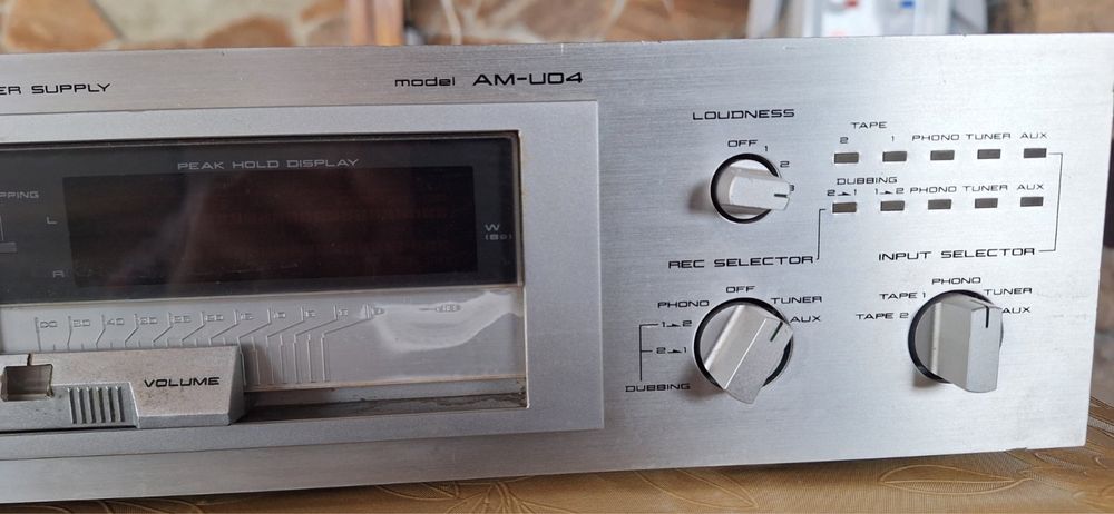 продавам усилвател AKAI  AM-U04