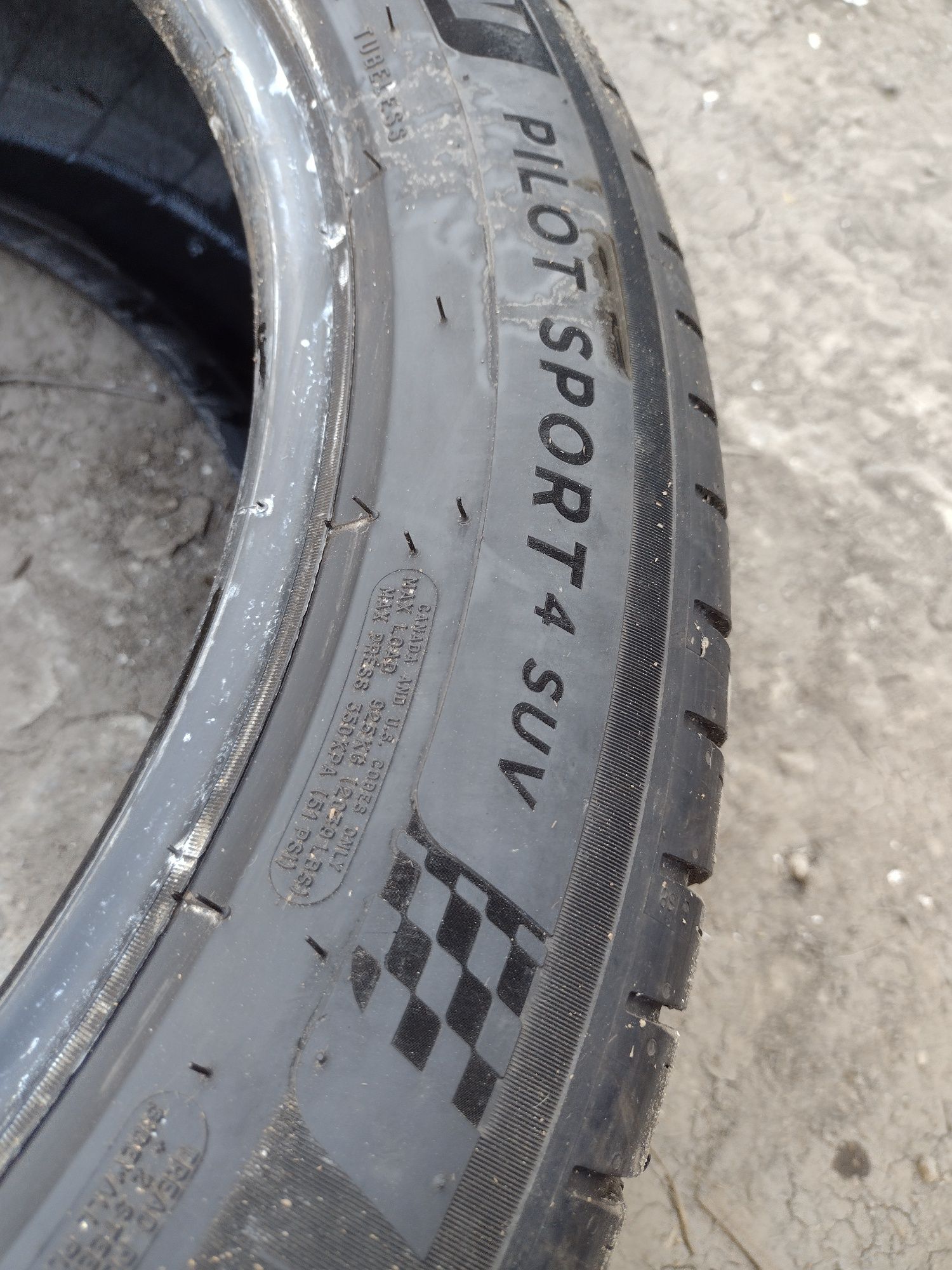 Перфектна Единична 255/45/20 Michelin PS4 SUV dot2121