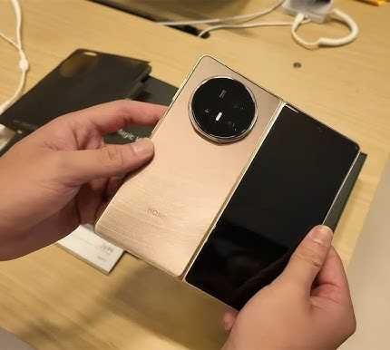Honor Magic V5 Dual sim 5G с меню на BG език най-тънкият foldable тел.