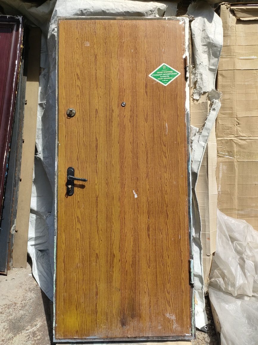 Продам советскую дверь металлическую
