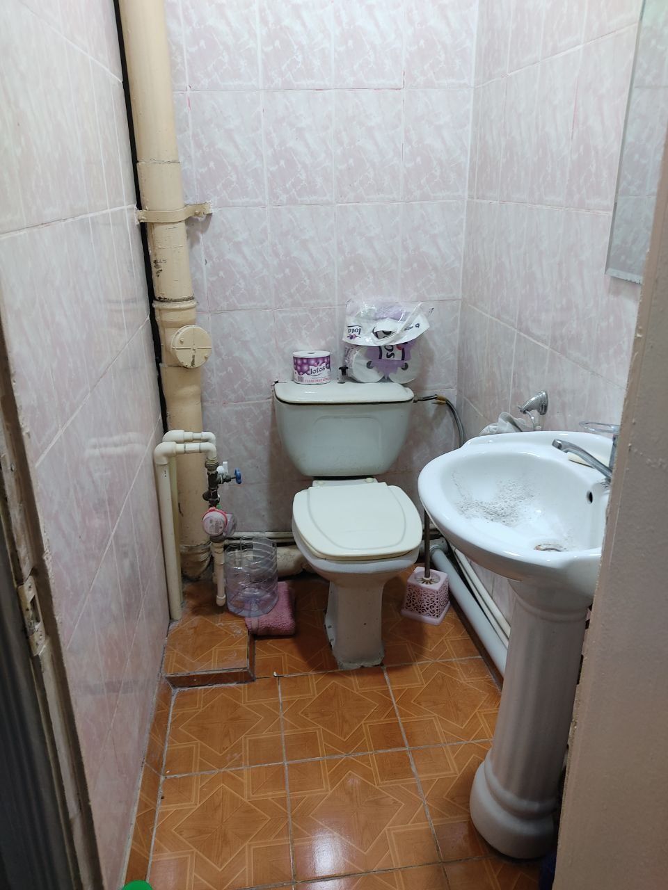 Kvartira sotiladi metro 3 bekat