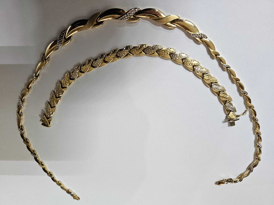 Aur Set Colier 14 K, 300 lei gramul.