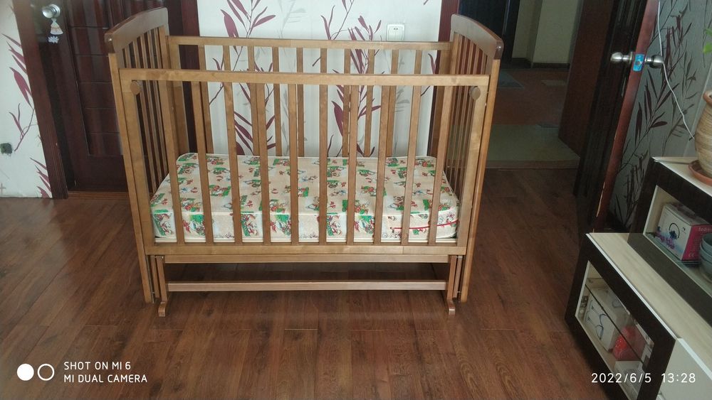 Кроватка детская с рождения и до трёх лет