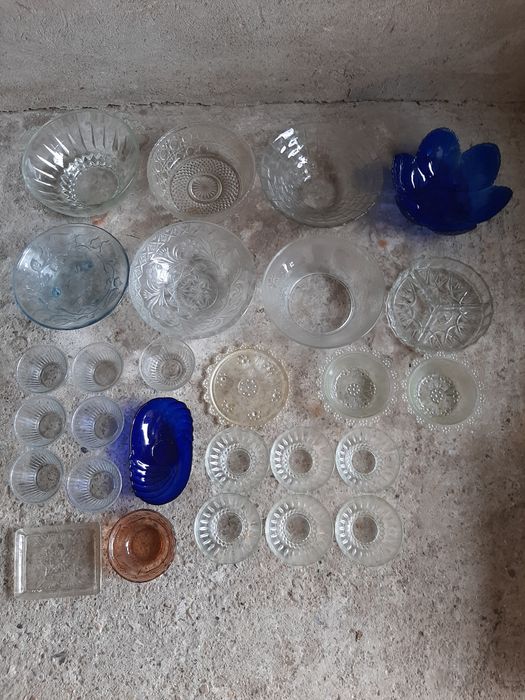 Различни стъклени купи