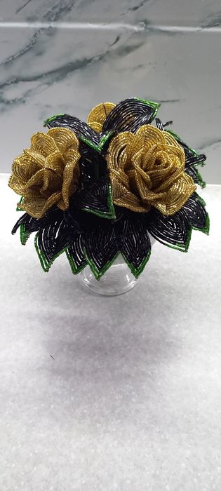 Букет из бисера.