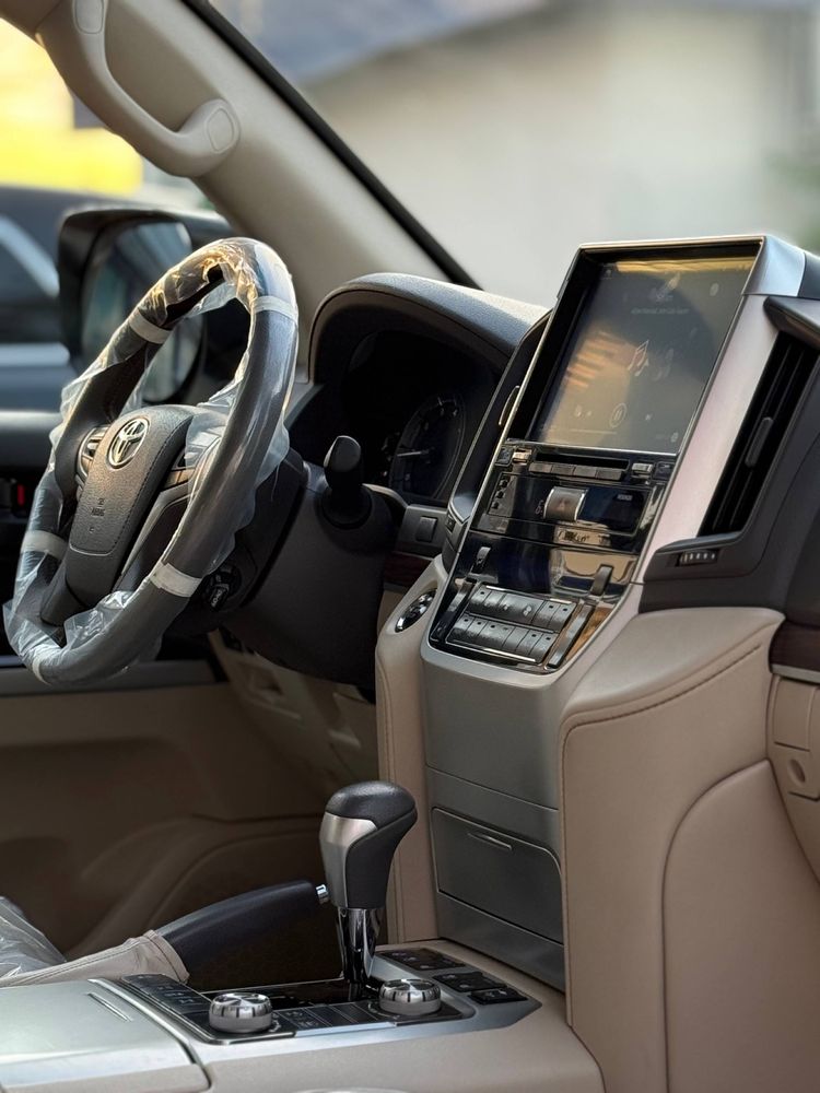 Toyota Land Cruiser 200