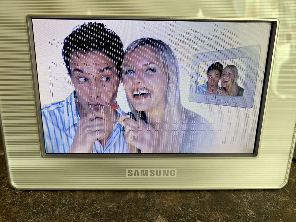 Продавам Фоторамка Samsung
