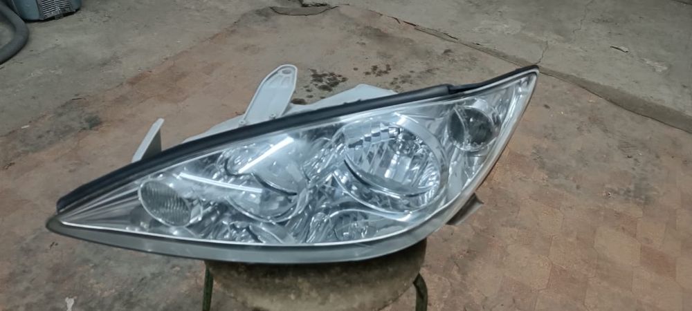 Продам фару Тойота Камри 35