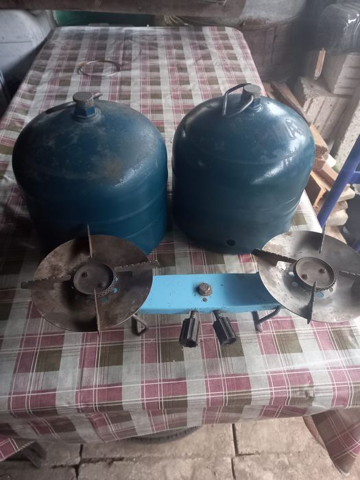 Aragaz camping cu doua ochiuri și doua butelii