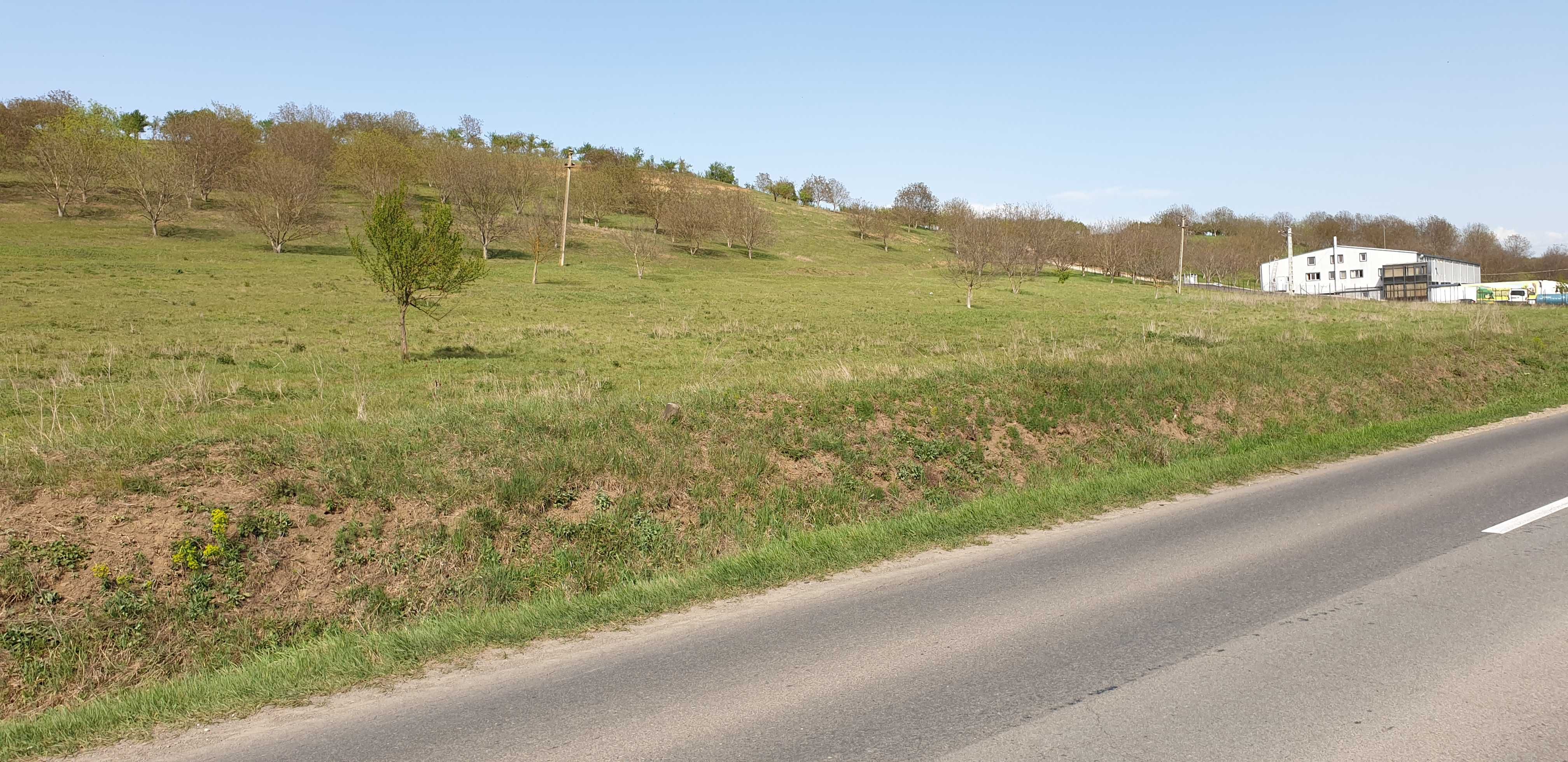 Vand teren la 7km de centrul orasului Targu Mures