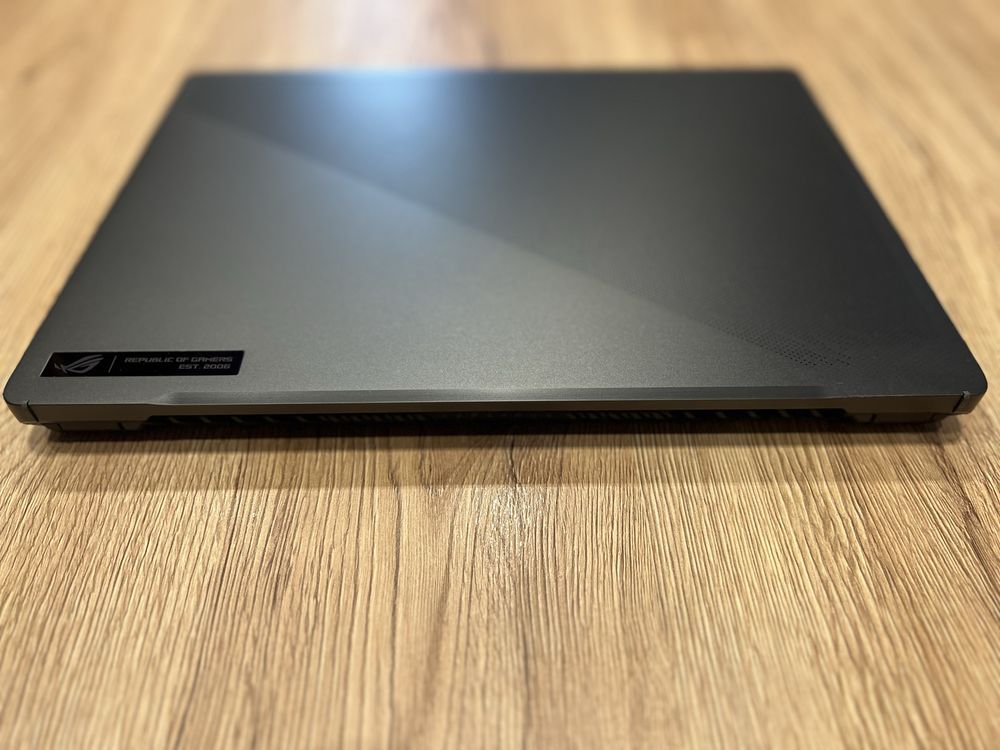 ASUS ROG Zephyrus G14 · Ryzen 9 · RX 6700S · 24GB RAM · 1TB SSD