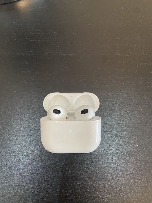 ПРОДАМ Airpods 3