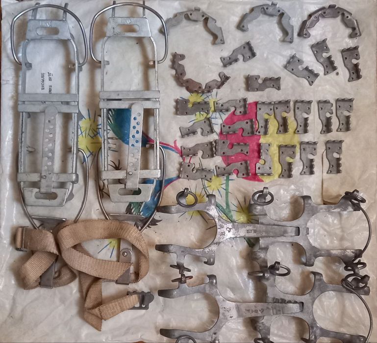 ,,кошки,, альпинисткие ,  альп.снаряжение разное.