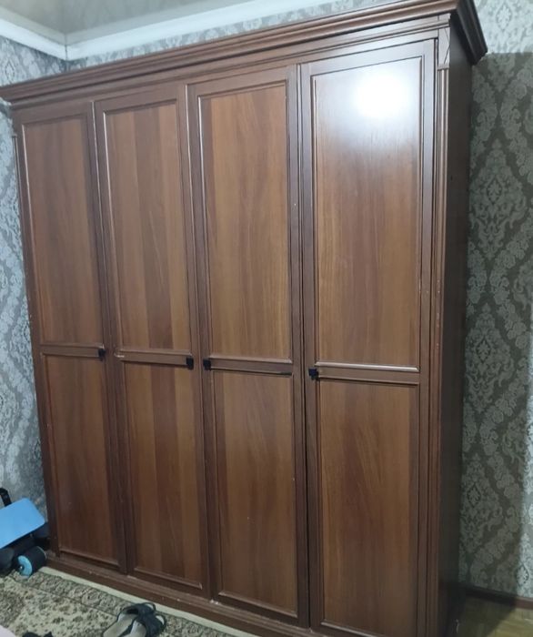 Спальня гарнитуры( туалетный стол и шкаф)