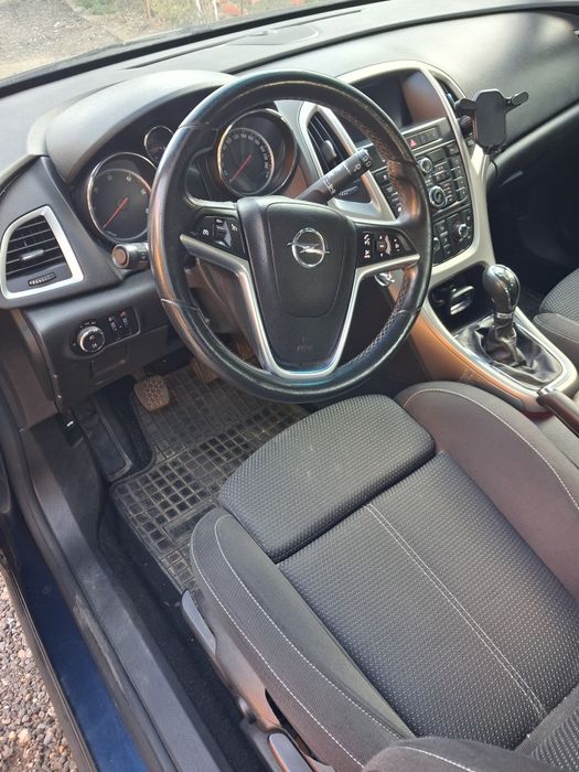 Vând opel astra sports j tourer