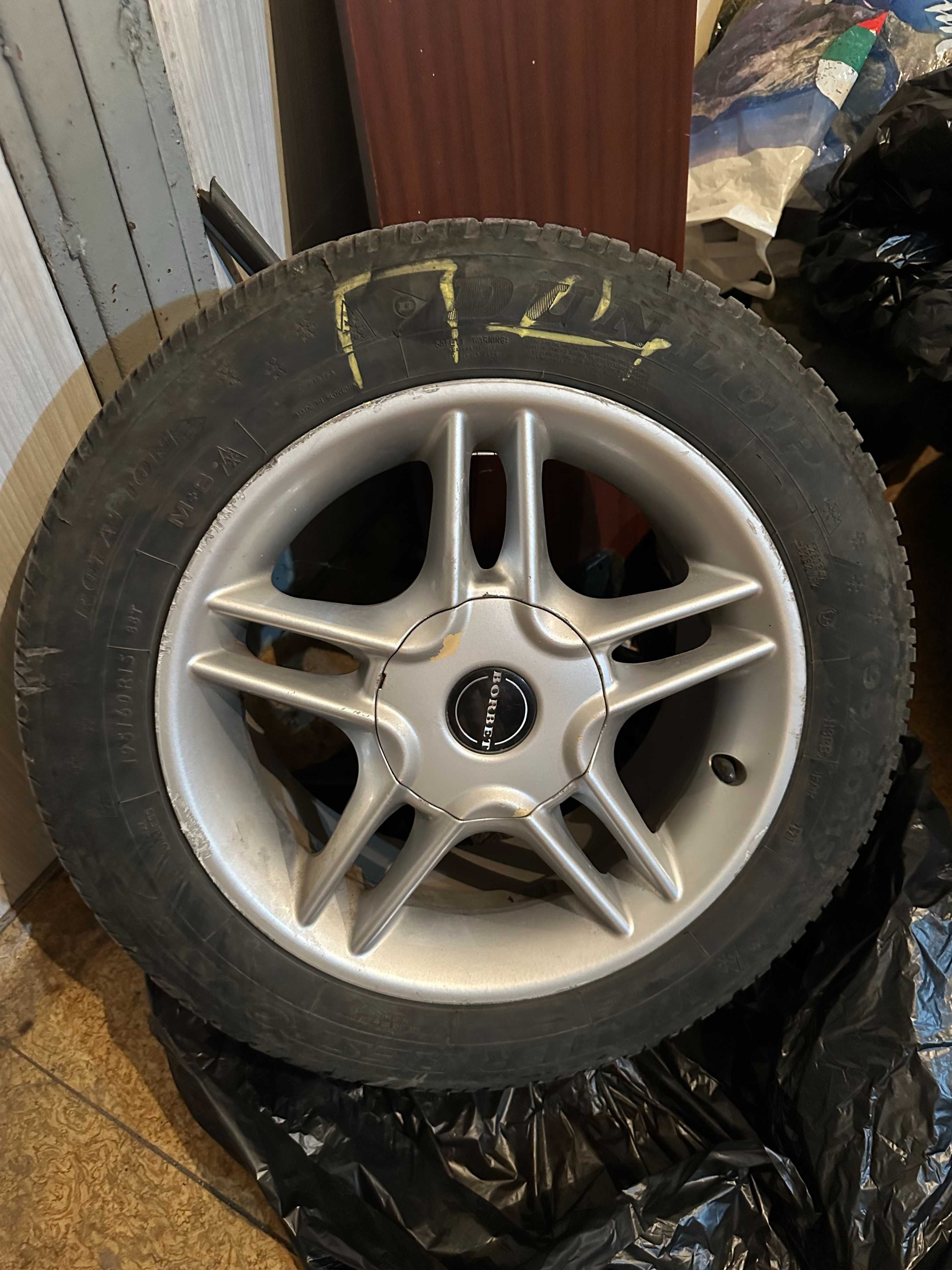 BORBET 15 цола с гуми DUNLOP (зимни) - 195/60 R15 (с 16 бр. болтове)