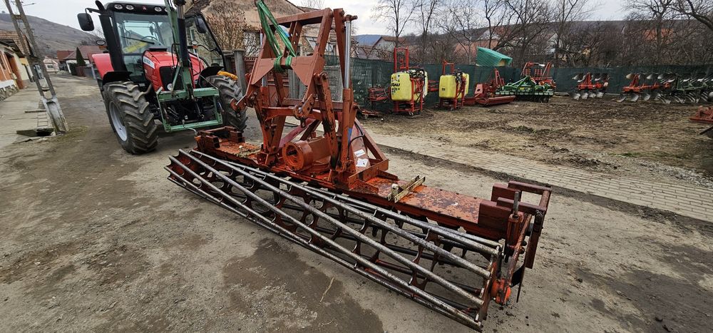 Vand freza kuhn 4metri cu suport semanatoare hidraulic,