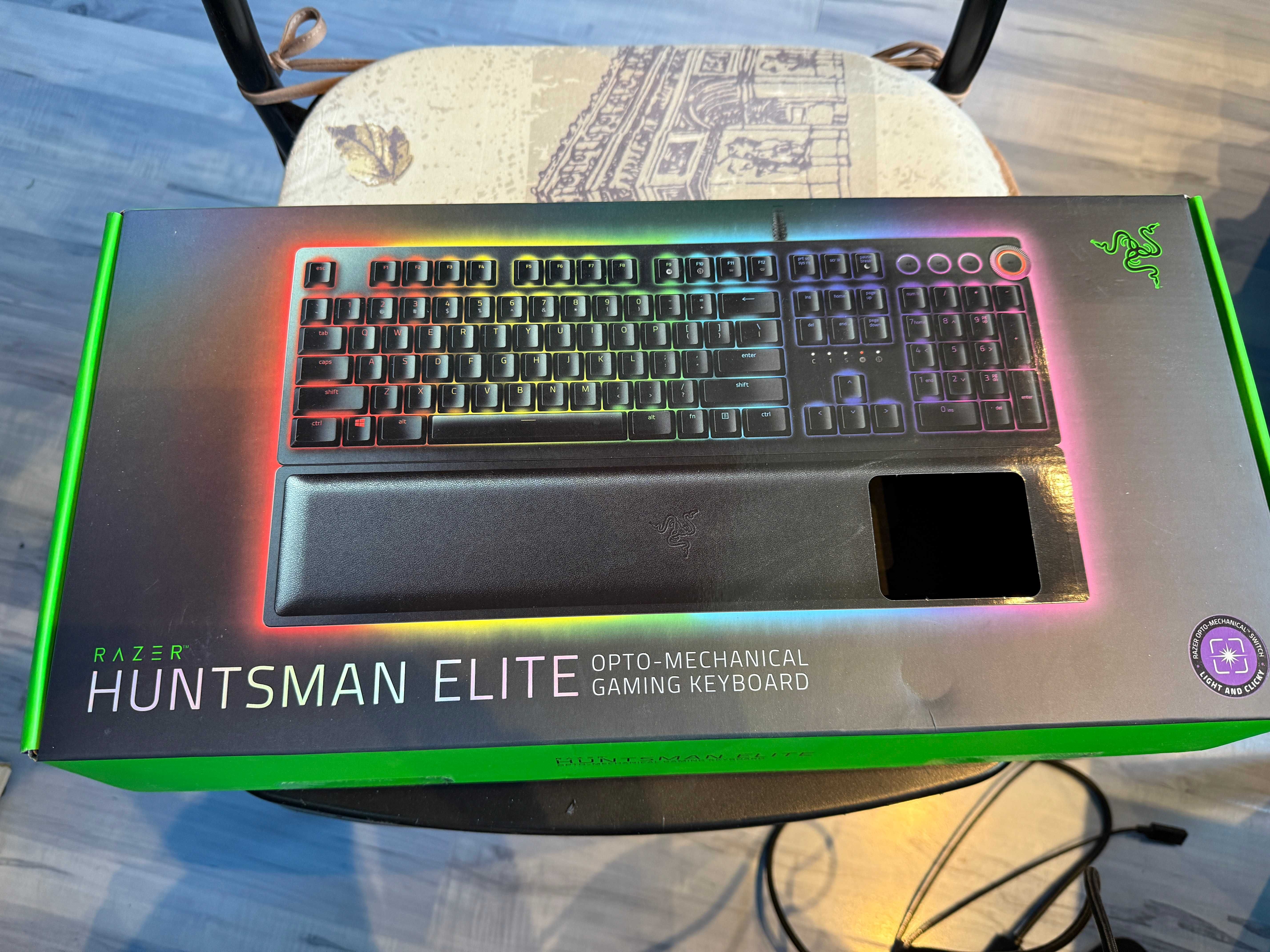 Повредена Razer Huntsman Elite