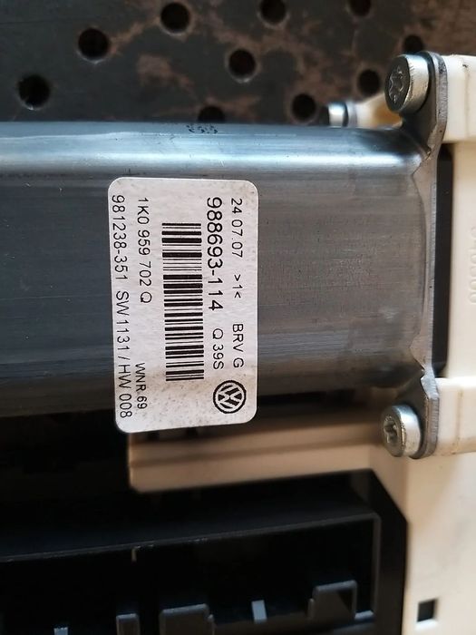 Motoras macara dreapta fata vw passat b6 3c 992729105 1k0959702q 988693114 1k0959792m