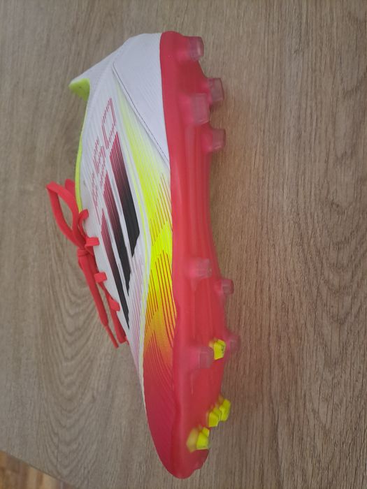 Vând urgent ghete de fotbal Adidas