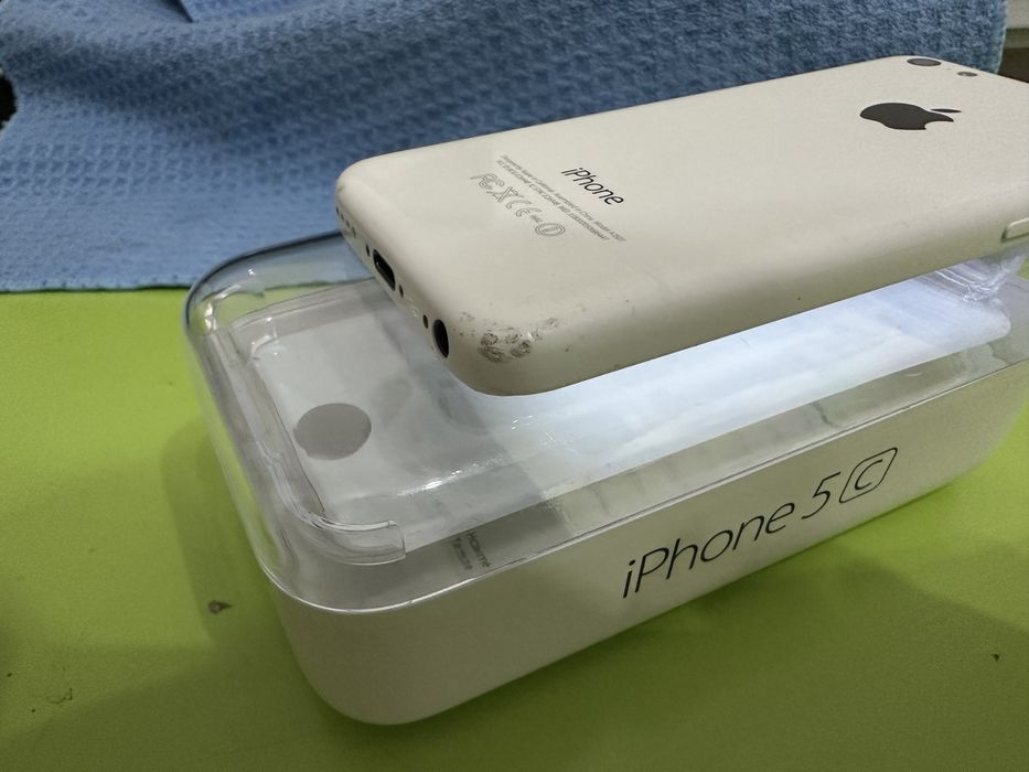 iPhone 5c със кутия