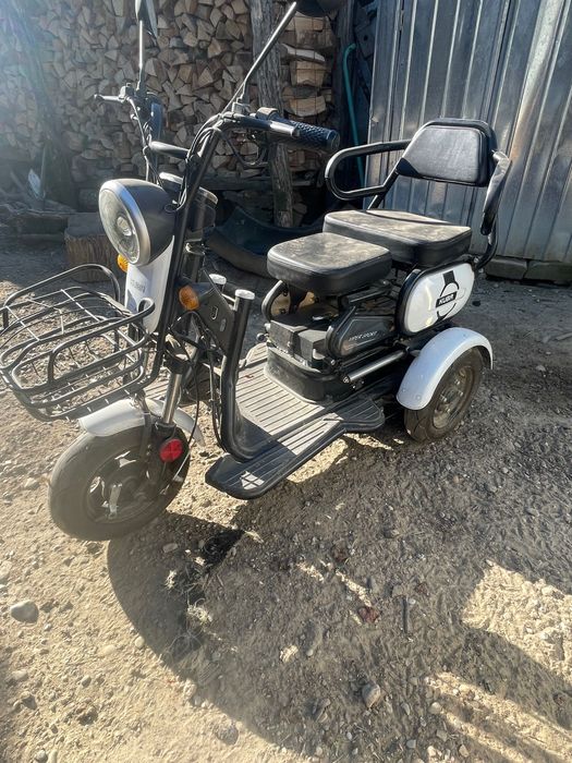 Scuter electric 3 roti