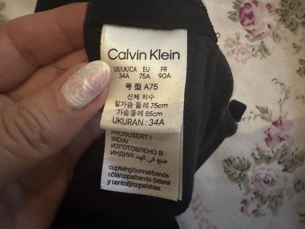 Сутиен на Calvin Clein