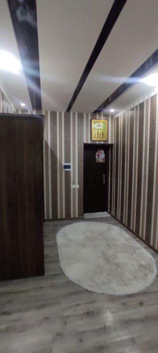 Продаётся 2-х комнатная квартира с подвалом и магазином