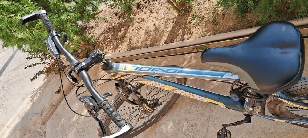 Детский велик 16 балоны.второй велик алюминевый 26 размер