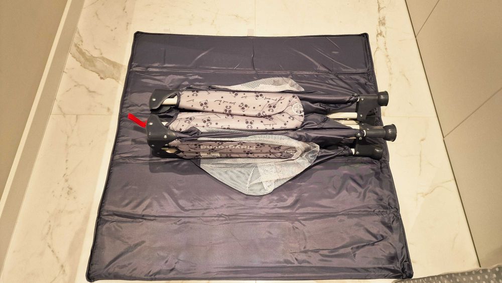 Детска кошара с матраче, подходяща за спане и игра