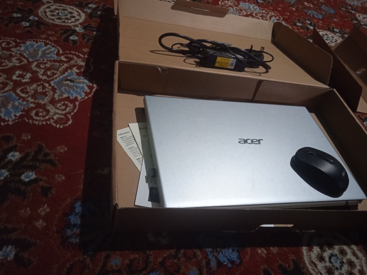 Acer core notbuk Sotilad  1oy ishlatilgan yangi ayb yoq