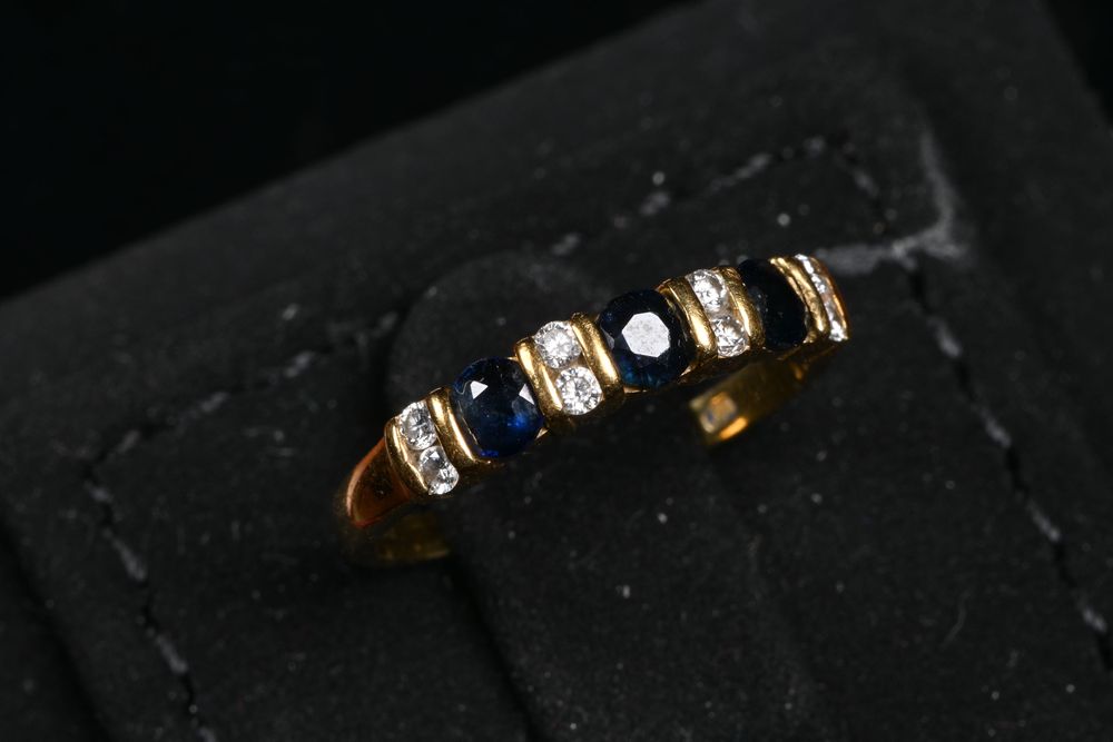 Златен пръстен Халка 18к (750) с 8 диаманта и 3 сапфира Размер 49