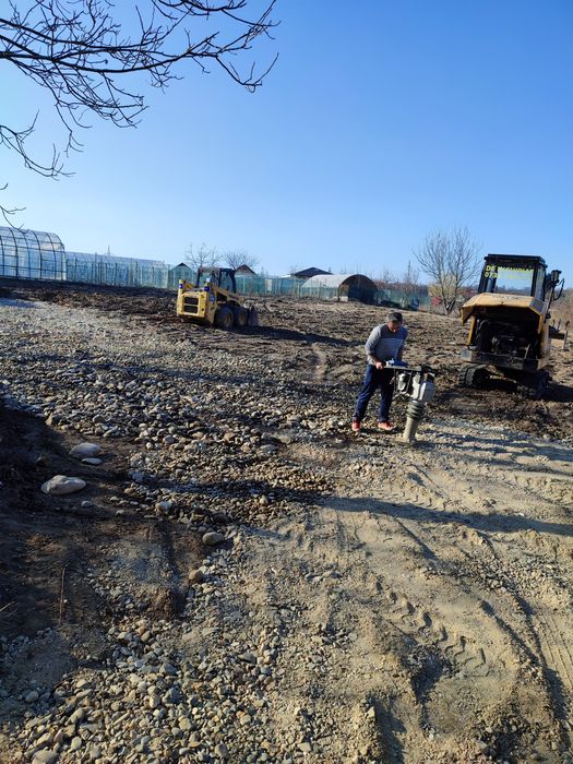 Execut lucrări cu Miniexcavator și bobcat