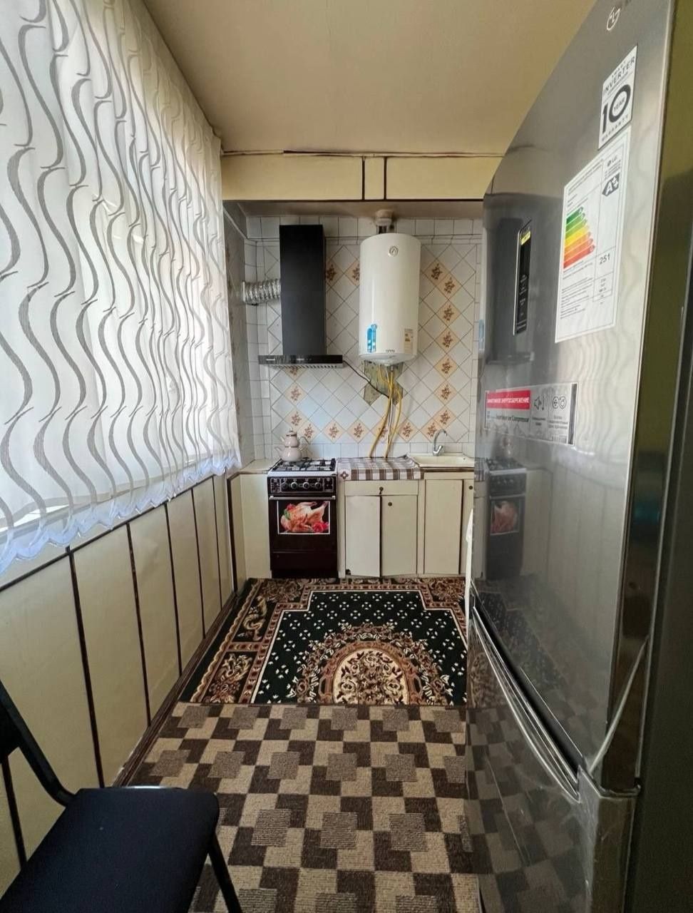Срочно Продаётся на Мирабаде 2в3/4/4 ремонт средний локации топ