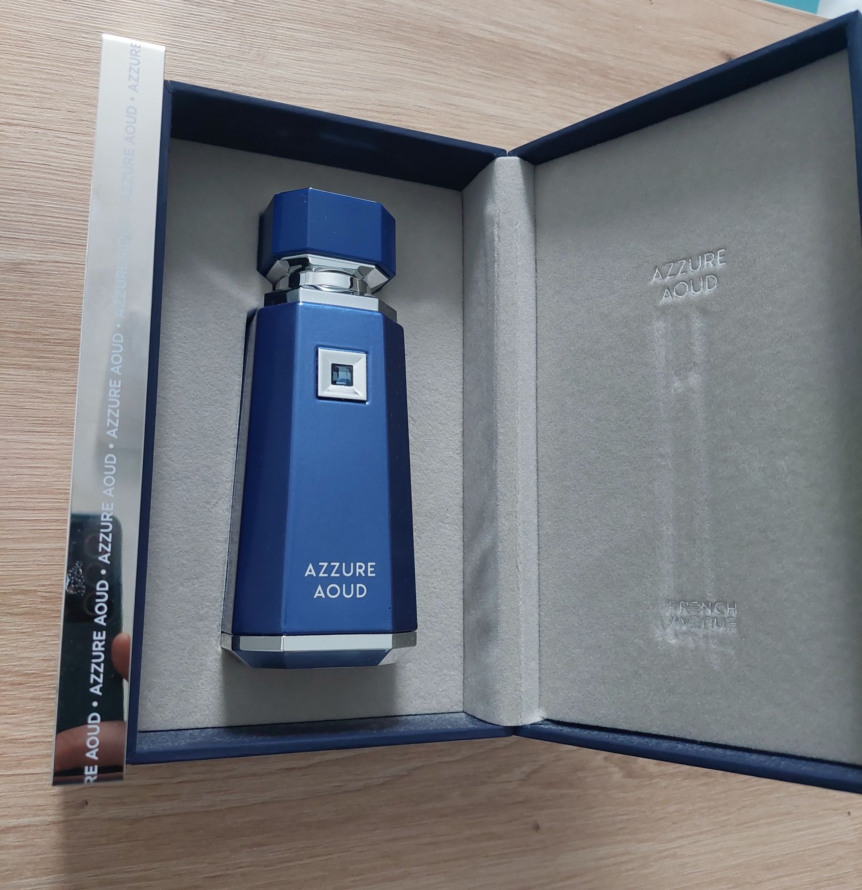 Parfum Azzure Aoud  vând sau schimb