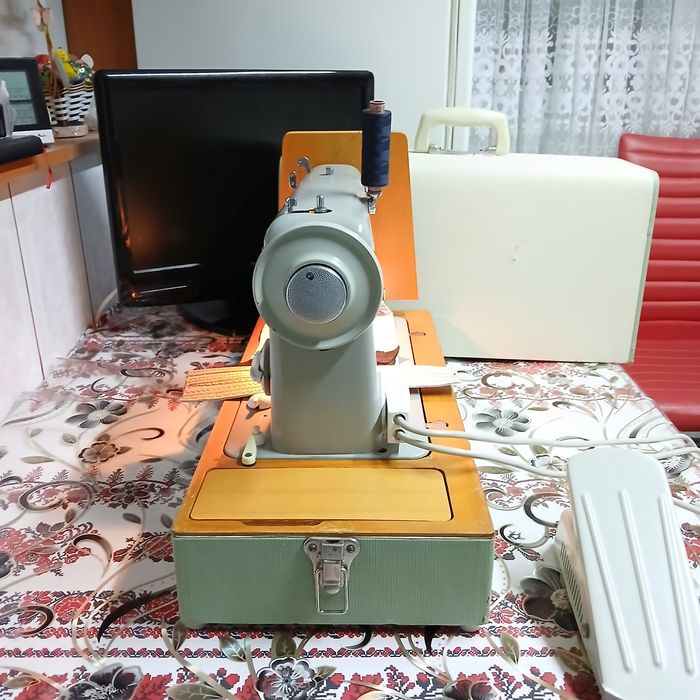 Masina de cusut PFAFF cu graifar industrial rotativ, din metal