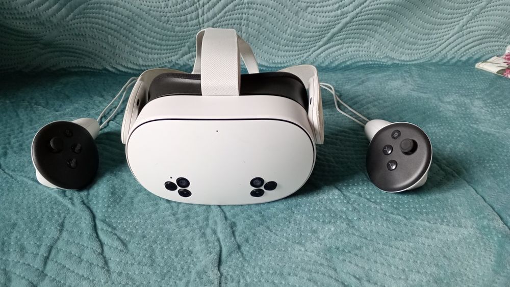 Vând ochelari VR Meta Quest 3s