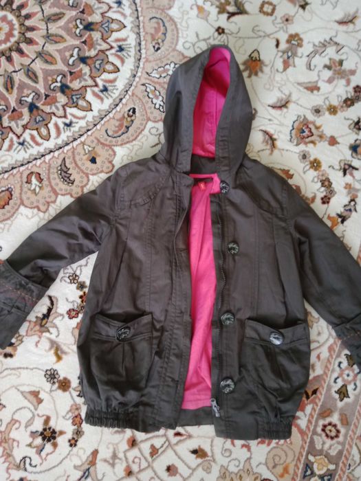 куртка детская осенняя на девочку 4/5 лет.
