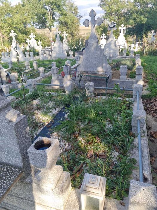 Vând monument funerar in sat Cerchejeni