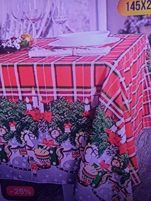 Отдам новогодние скатерти за 2000т