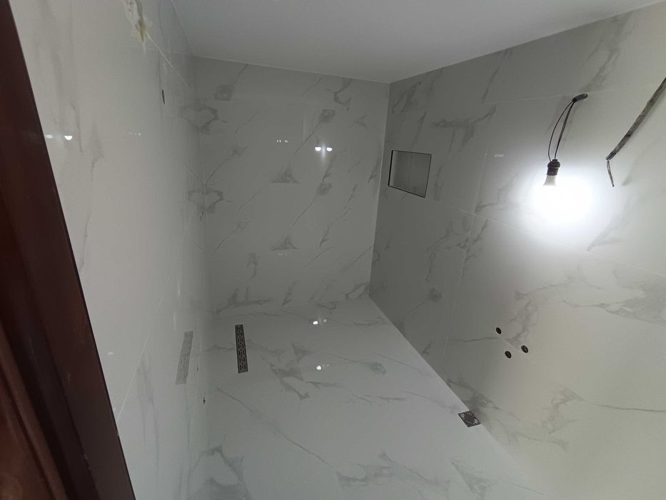 Aplic tencuiala manuală 32 lei mp, gresie , faianță . Pe judetul B-N