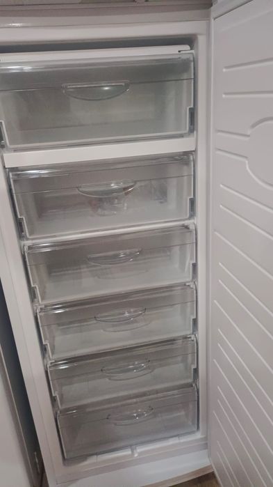 Продам морозильную камеру