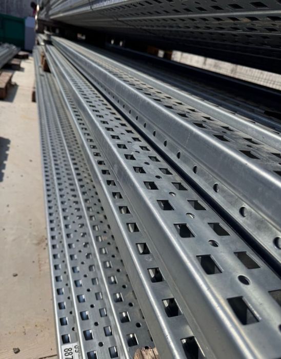 Vindem rafturi metalice cu polițe 266x954