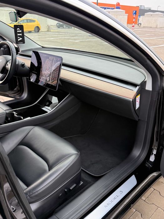 Vând Tesla Model 3 Long Range - AWD 2019
