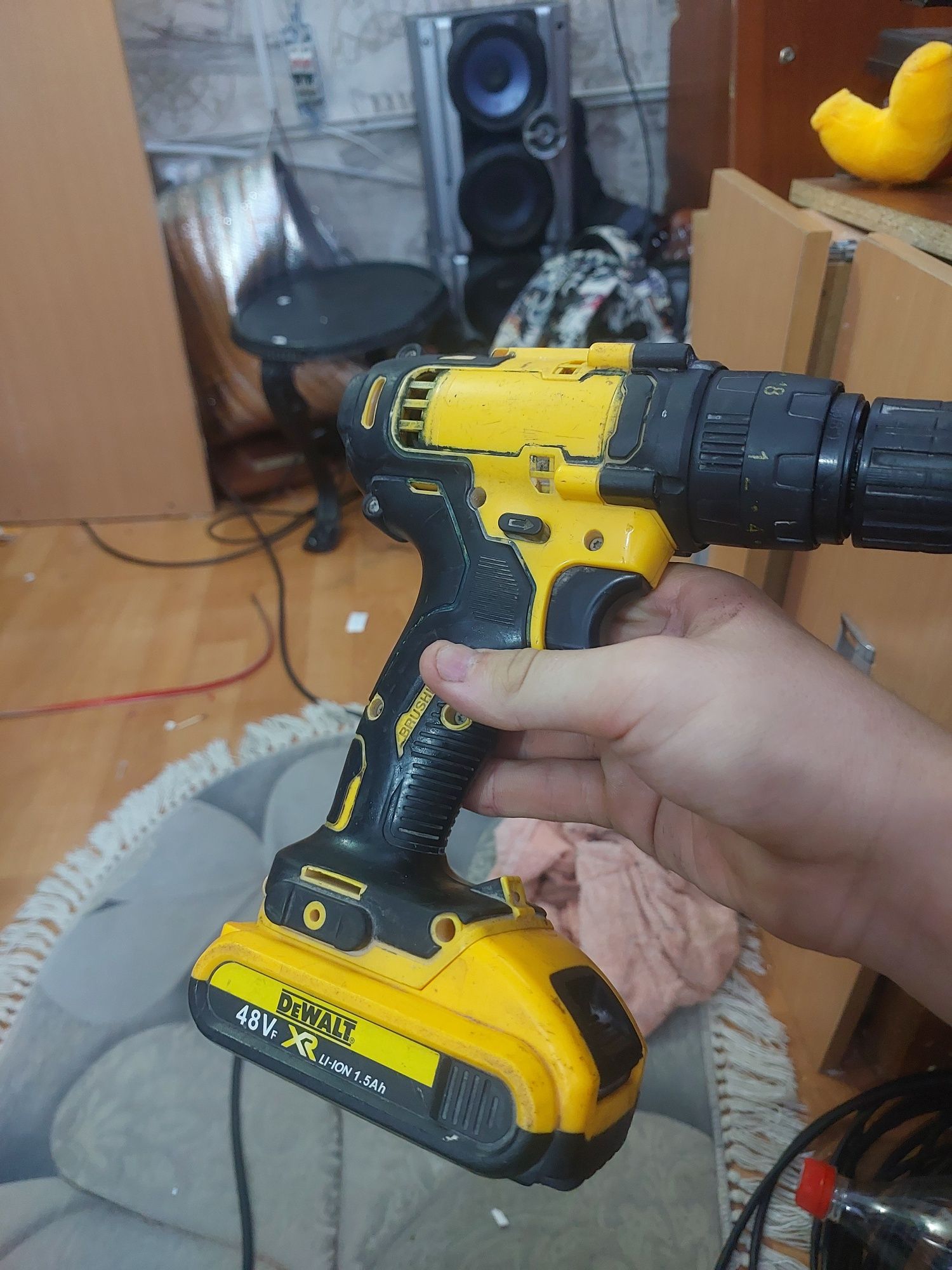 Продам шуруповёрт срочно