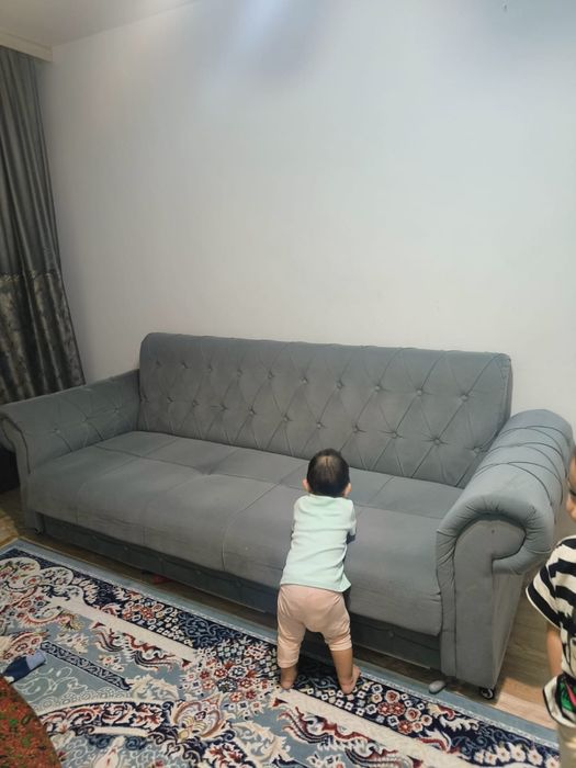 Продаётся диван.