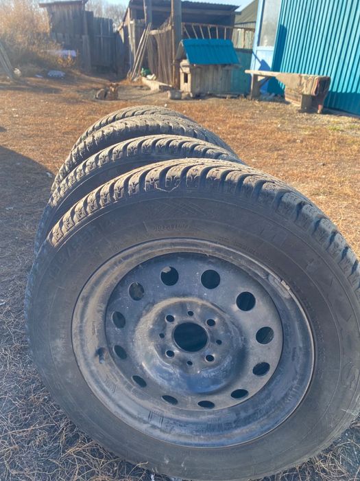 Продается зимние шины maxxis 185.65 р14 без дисков цена 60 тыс